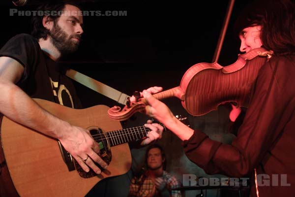 CHEEK MOUNTAIN THIEF - 2013-03-15 - PARIS - Espace B - Mike Lindsay